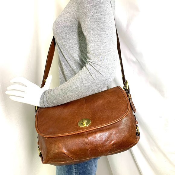 Coach Z Brown Leather Z23987 Medium Flap Shoulder Duffle Bag Pleated Purse Brass - Picture 2 of 13